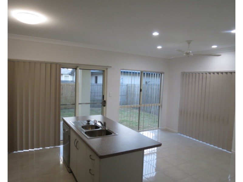 33 Seabreeze Crescent, Bowen QLD 4805