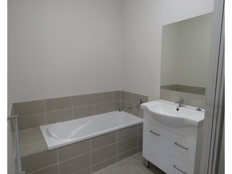 33 Seabreeze Crescent, Bowen QLD 4805