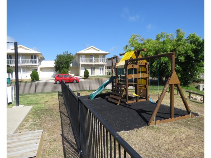 33 Seabreeze Crescent, Bowen QLD 4805