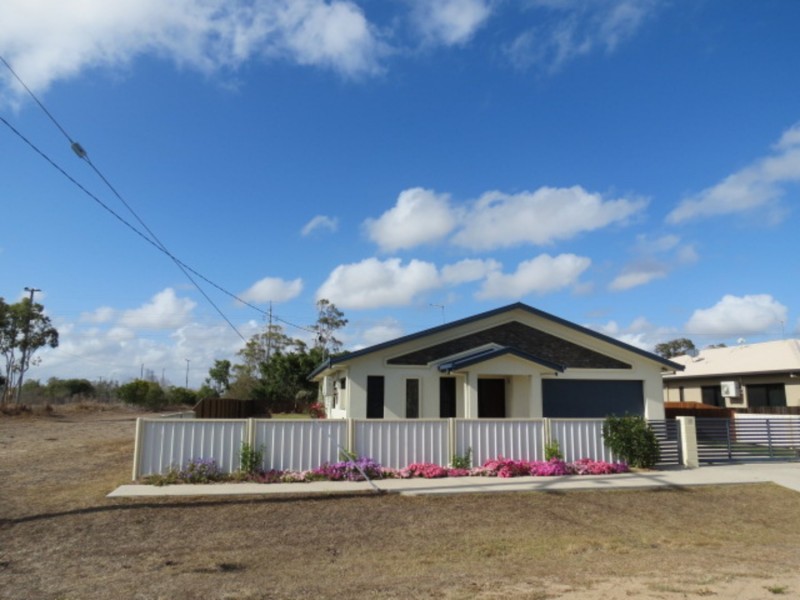 17 Matthews Street, Bowen QLD 4805