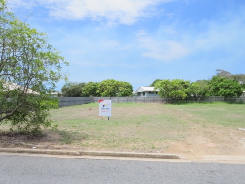 8 Russell Street, Bowen QLD 4805