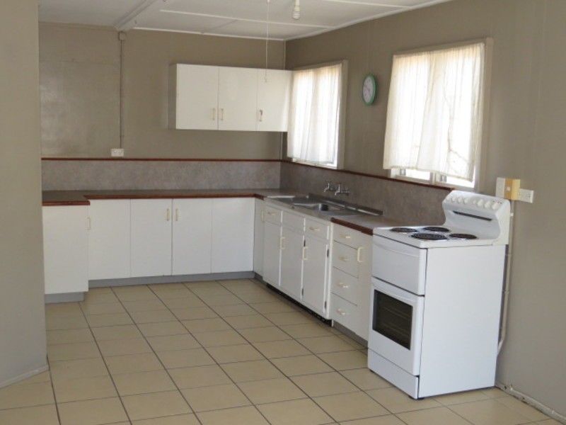 42 Creek Street, Bowen QLD 4805