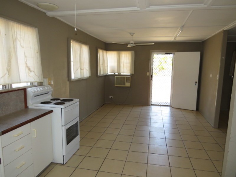 42 Creek Street, Bowen QLD 4805