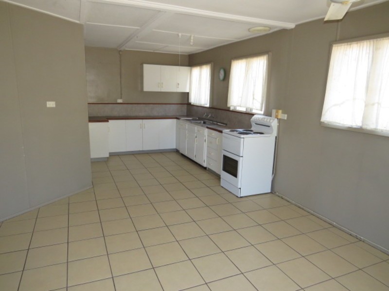 42 Creek Street, Bowen QLD 4805