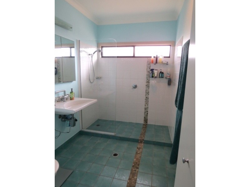 42 Whyte Avenue, Bowen QLD 4805