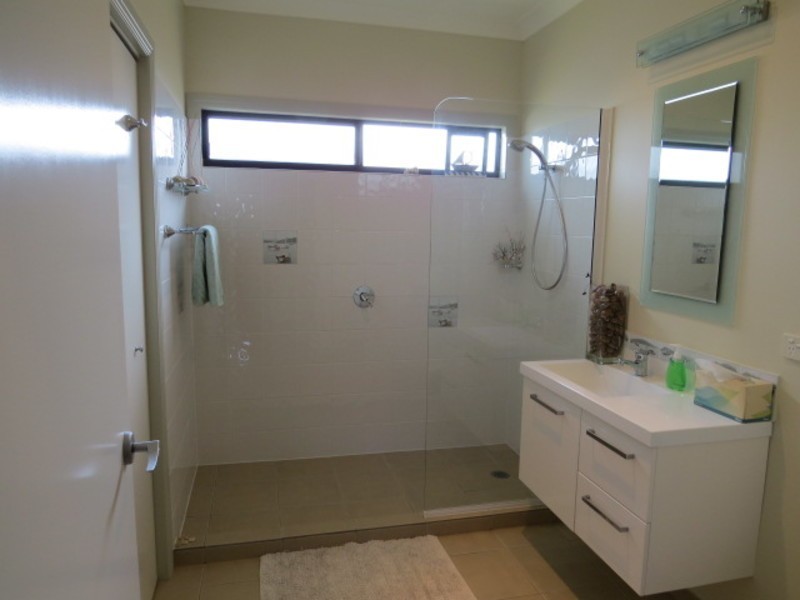 42 Whyte Avenue, Bowen QLD 4805