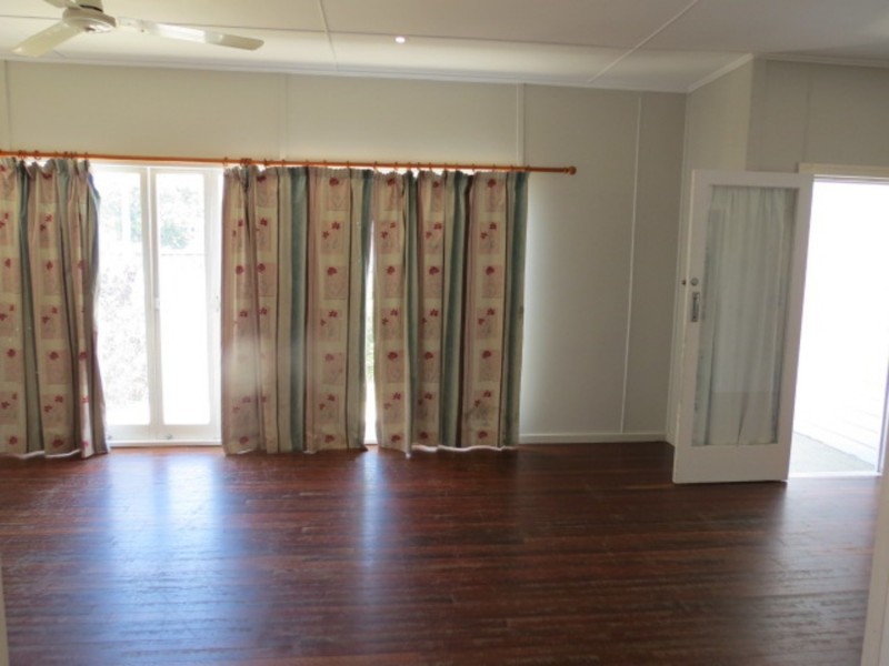 12 Korah Street, Bowen QLD 4805