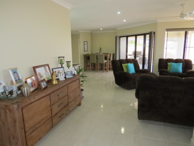 8 Seacove Crescent, Bowen QLD 4805
