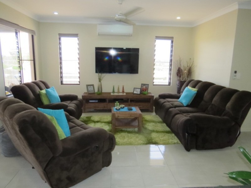 8 Seacove Crescent, Bowen QLD 4805