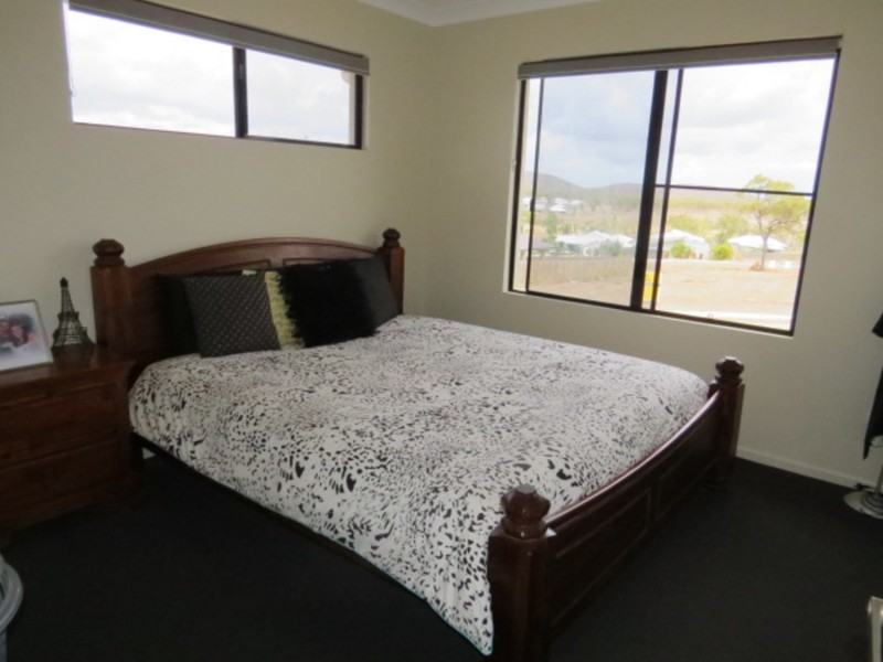 8 Seacove Crescent, Bowen QLD 4805