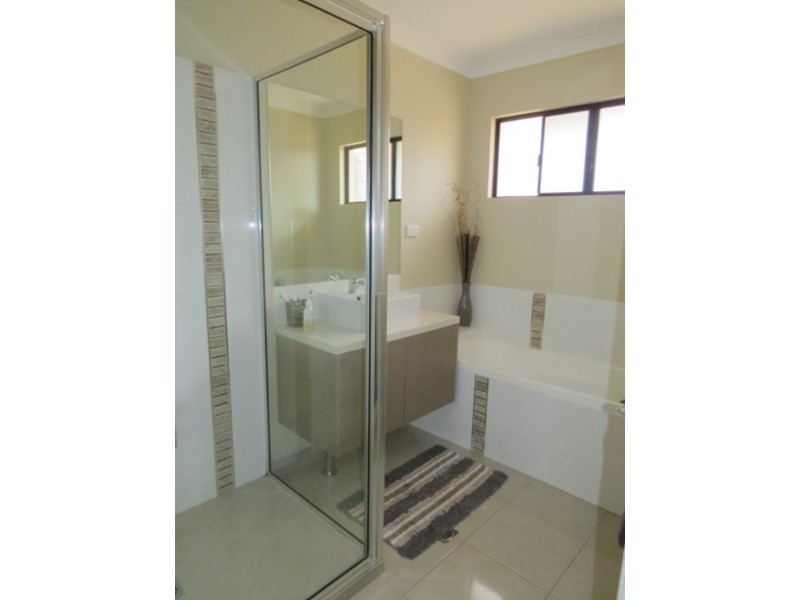 8 Seacove Crescent, Bowen QLD 4805