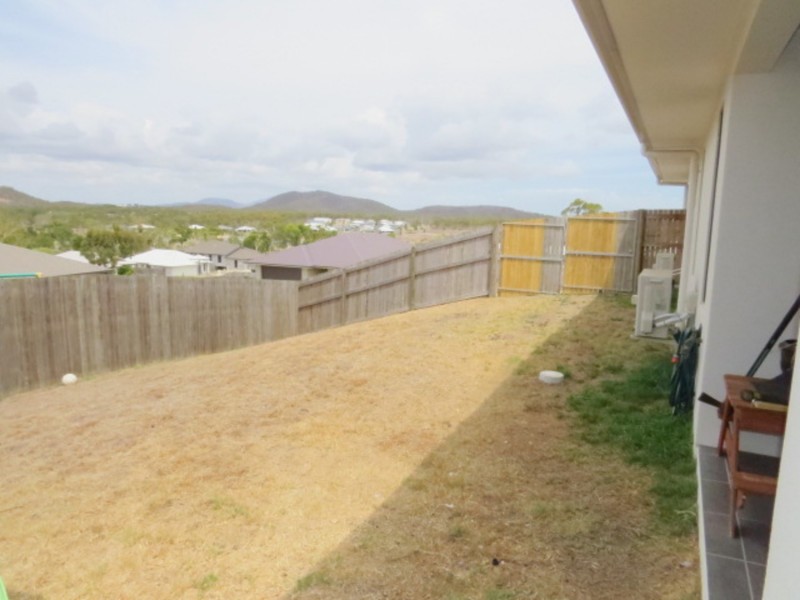 8 Seacove Crescent, Bowen QLD 4805