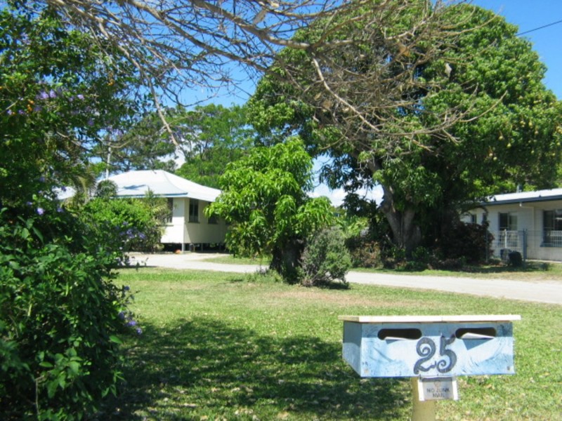 1/25 Tracey Street, Bowen QLD 4805