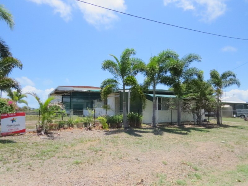 13 Rosshall Street, Bowen QLD 4805