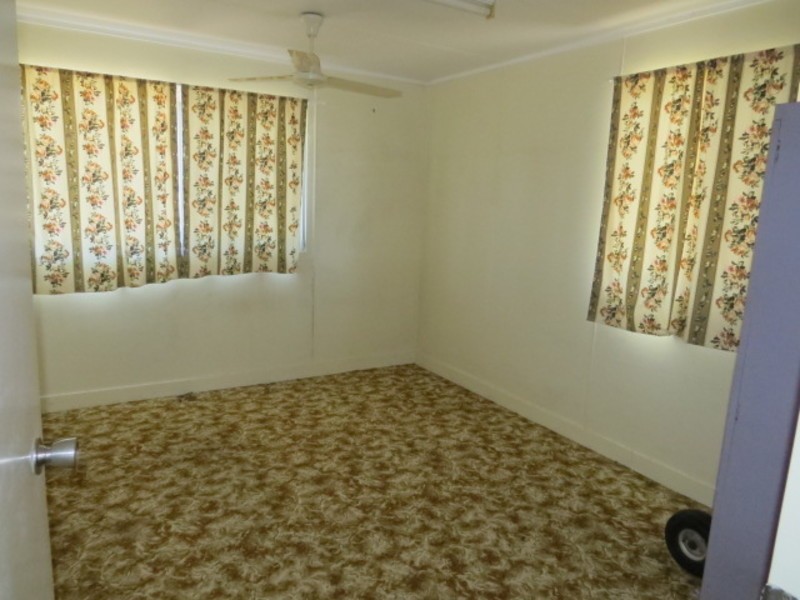 13 Rosshall Street, Bowen QLD 4805