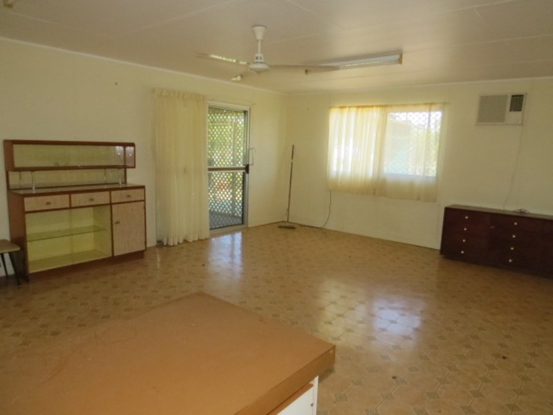 13 Rosshall Street, Bowen QLD 4805
