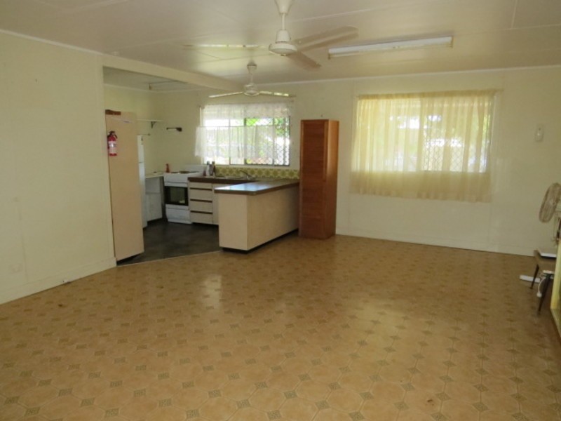 13 Rosshall Street, Bowen QLD 4805