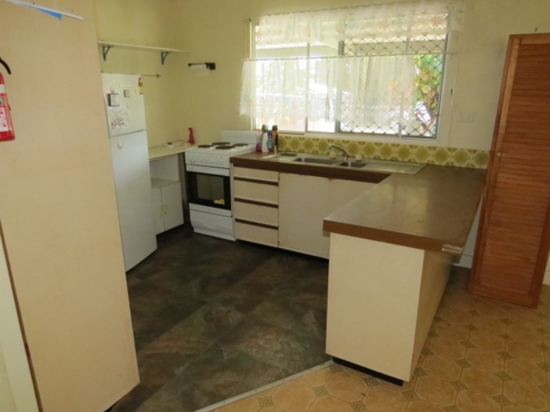 13 Rosshall Street, Bowen QLD 4805