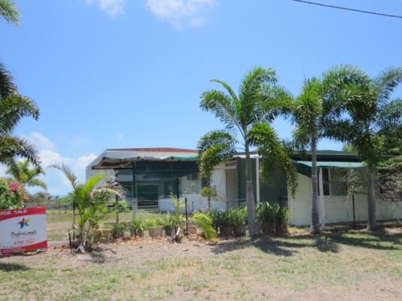 13 Rosshall Street, Bowen QLD 4805