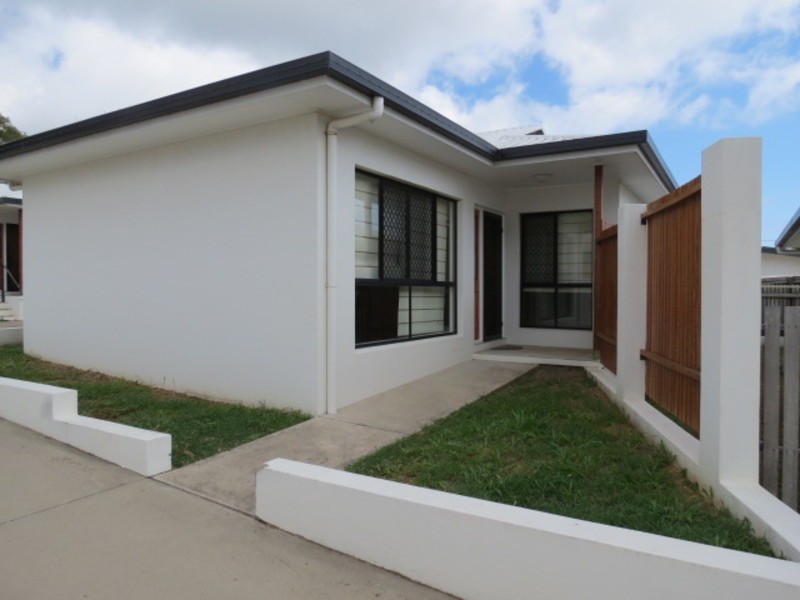 2/13 Queens Road, Bowen QLD 4805