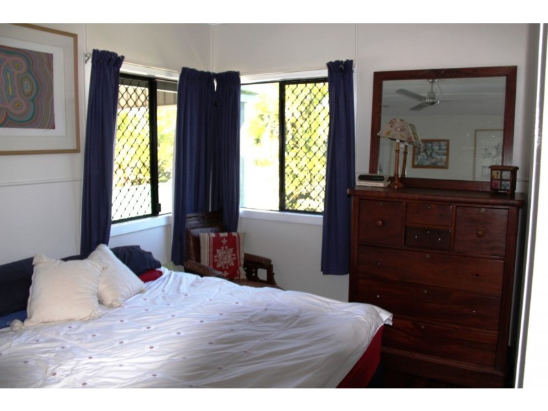 16 Field Street, Bowen QLD 4805