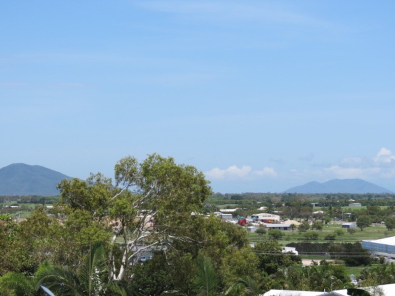 27 Banksia Street, Bowen QLD 4805