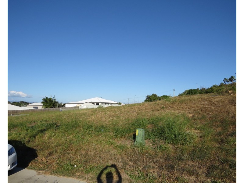 13 Daniel Street, Bowen QLD 4805