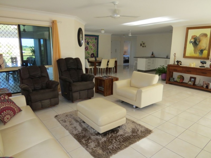 14 Silk Road, Bowen QLD 4805