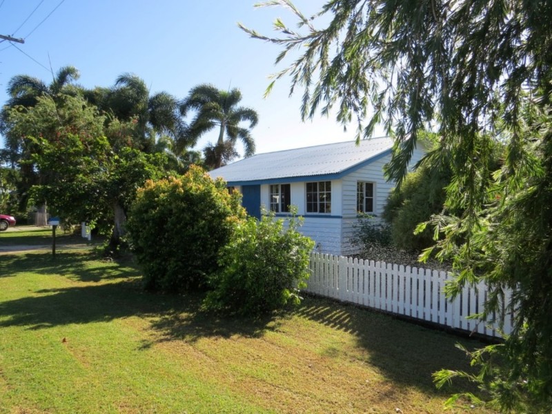 32 Field Street, Bowen QLD 4805