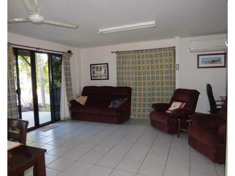 6 Baxter Avenue, Brisk Bay QLD 4805