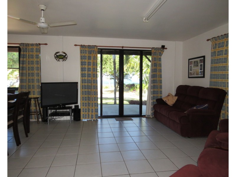 6 Baxter Avenue, Brisk Bay QLD 4805