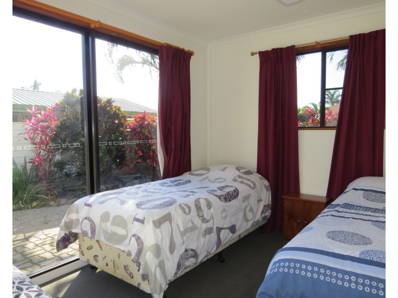 6 Baxter Avenue, Brisk Bay QLD 4805