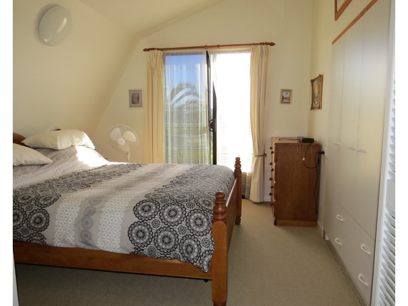 6 Baxter Avenue, Brisk Bay QLD 4805