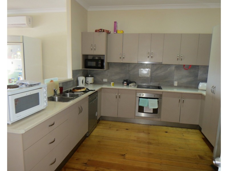 33 Herbert Street, Bowen QLD 4805