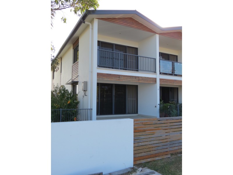 1/74 Powell Street, Bowen QLD 4805