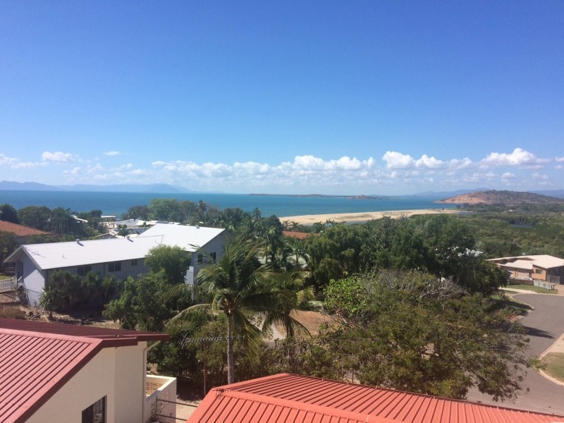 4/10 Poinciana Drive, Bowen QLD 4805