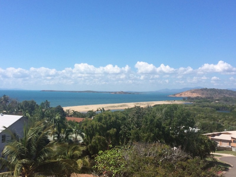 4/10 Poinciana Drive, Bowen QLD 4805