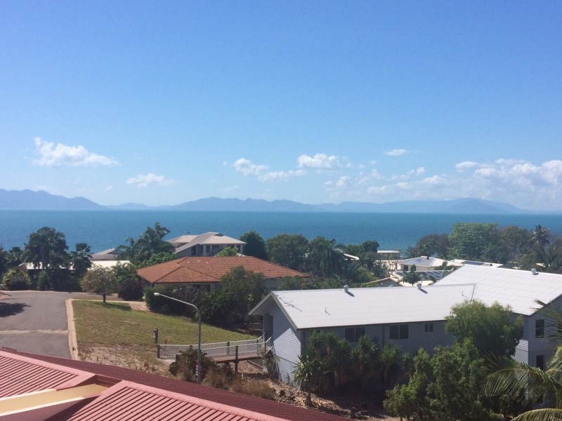 4/10 Poinciana Drive, Bowen QLD 4805