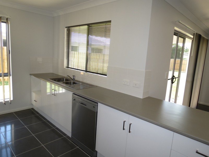 10 Hamilton Street, Bowen QLD 4805