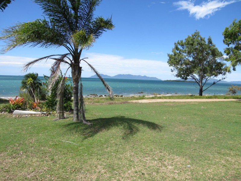 62 Whyte Avenue, Bowen QLD 4805