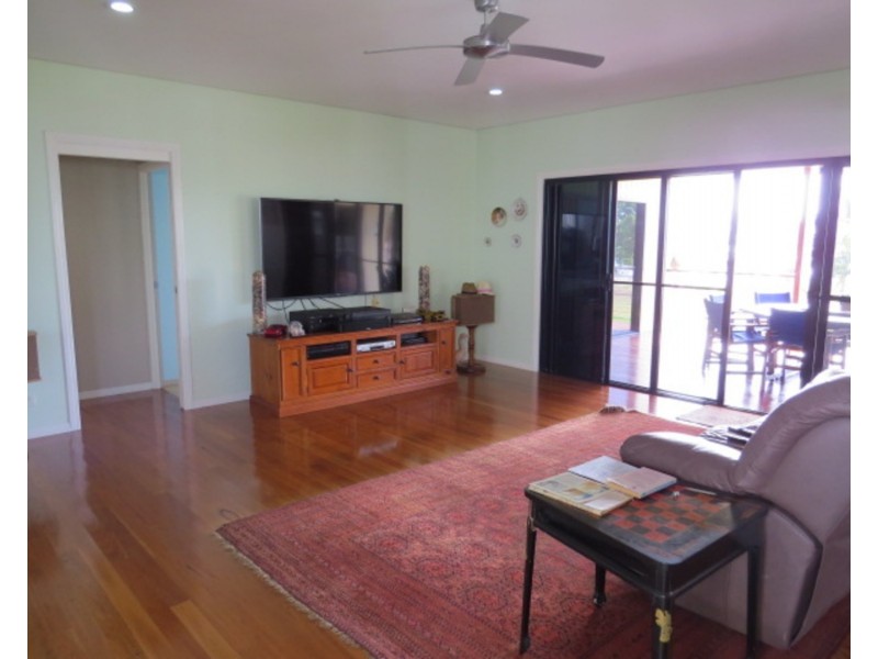 42 Whyte Avenue, Bowen QLD 4805