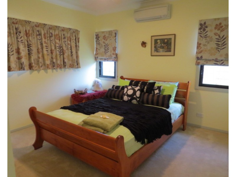 42 Whyte Avenue, Bowen QLD 4805