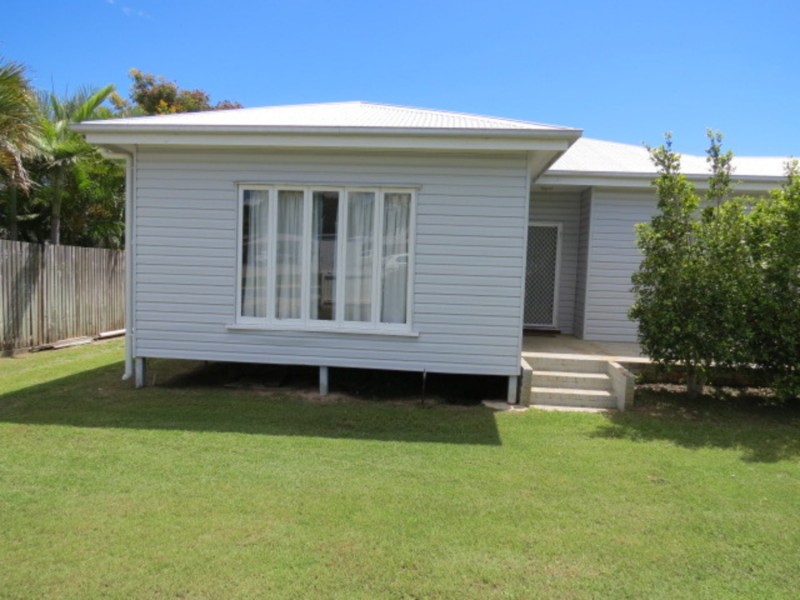 12 Korah Street, Bowen QLD 4805
