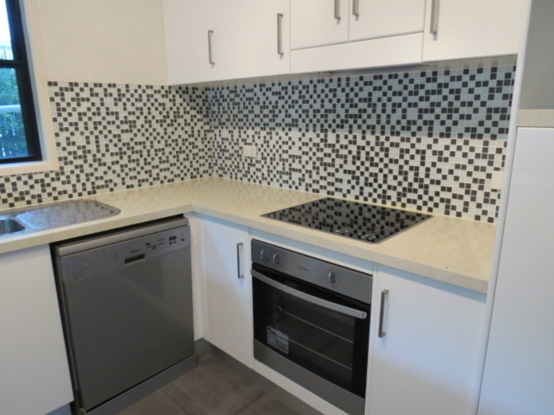 9 Campbell Street, Hermit Park QLD 4812