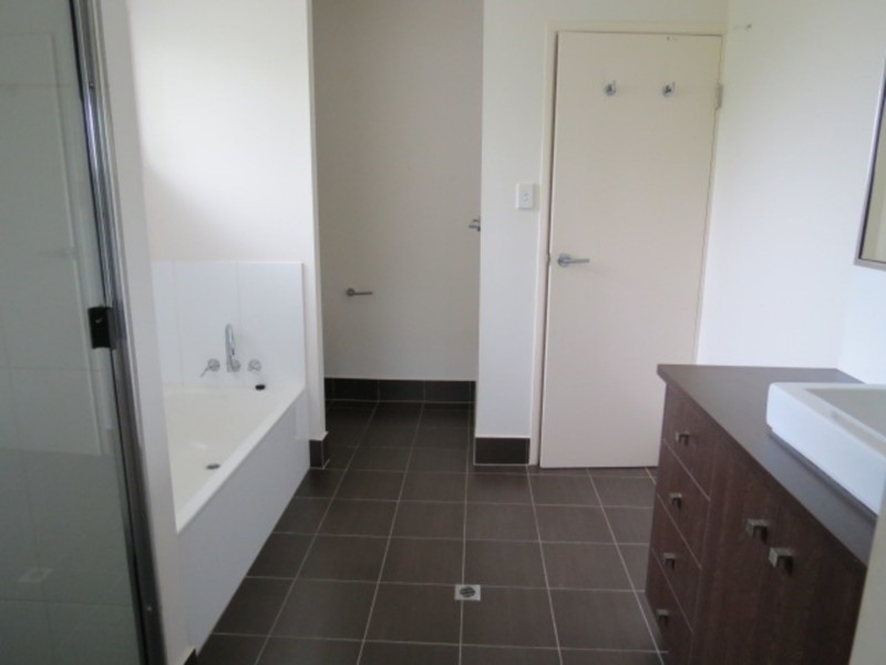 9 Campbell Street, Hermit Park QLD 4812