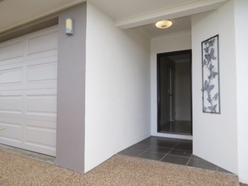 8 Seacove Crescent, Bowen QLD 4805