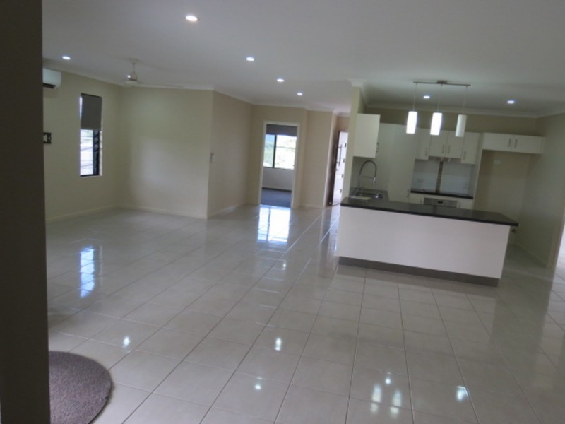 8 Seacove Crescent, Bowen QLD 4805
