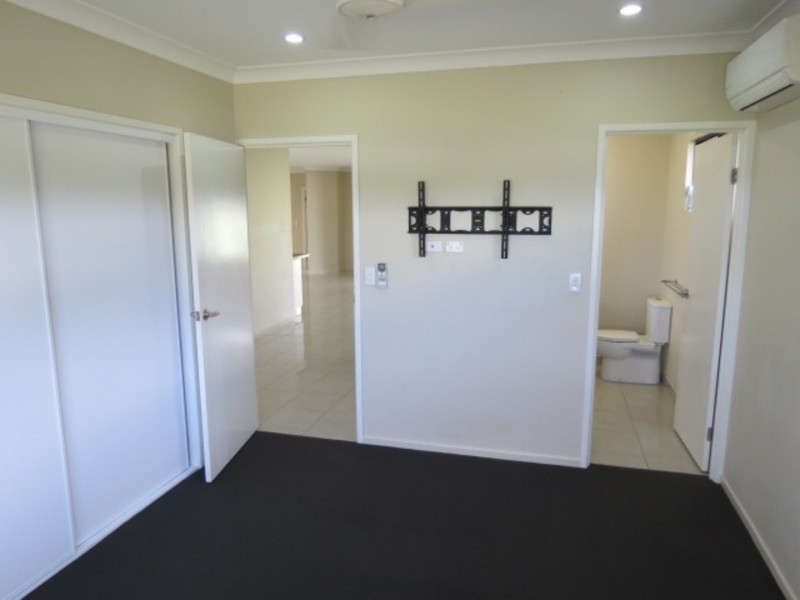 8 Seacove Crescent, Bowen QLD 4805