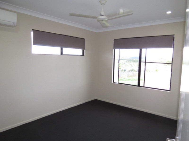 8 Seacove Crescent, Bowen QLD 4805