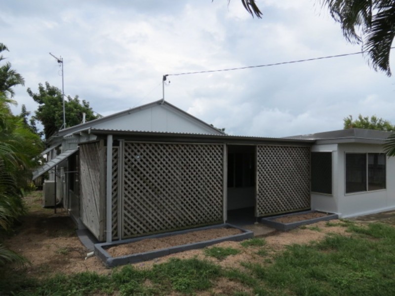 10 Rosshall Street, Bowen QLD 4805